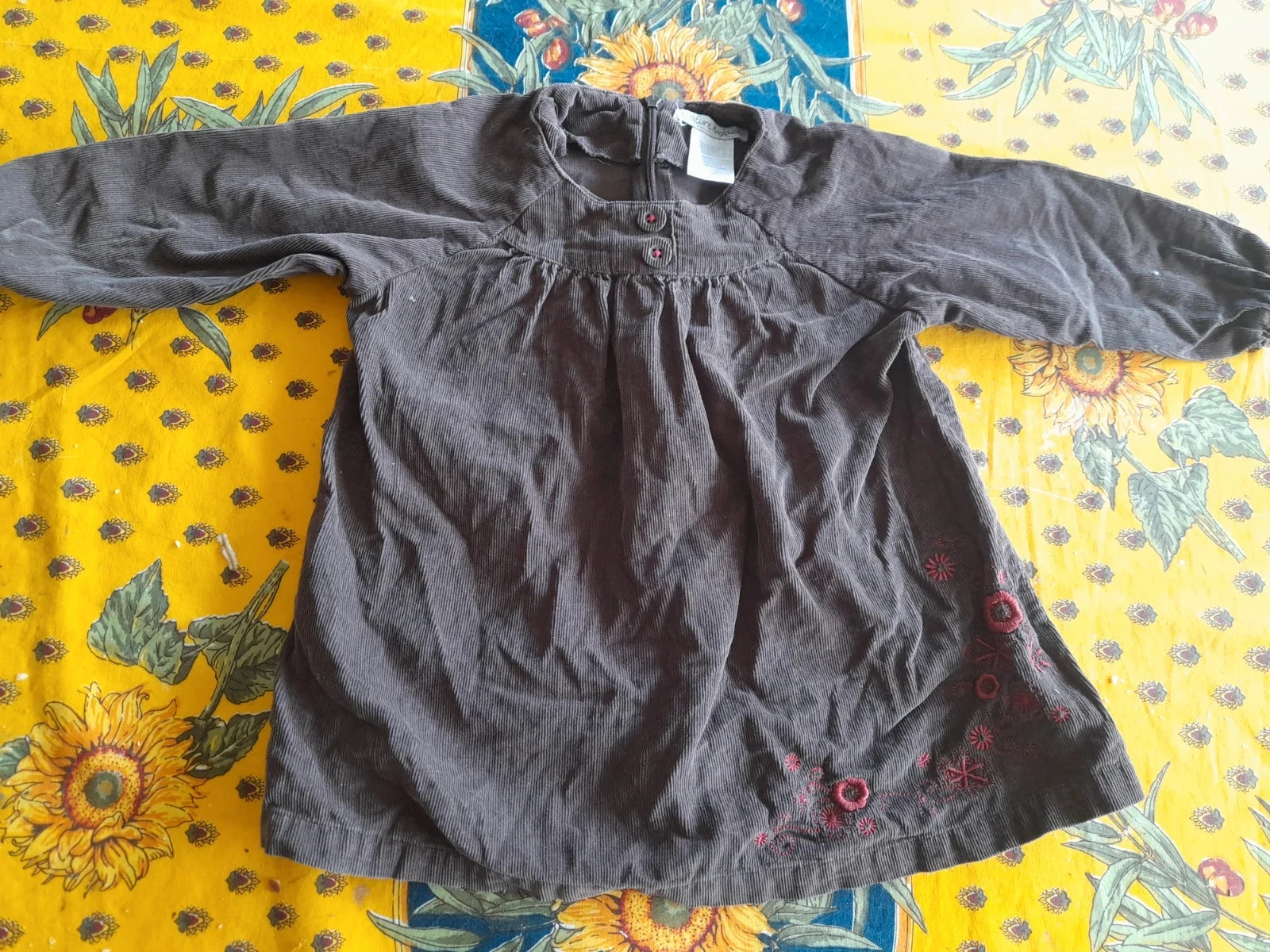 lote de 3 vestidos e 2 tops 18 meses – photo 5